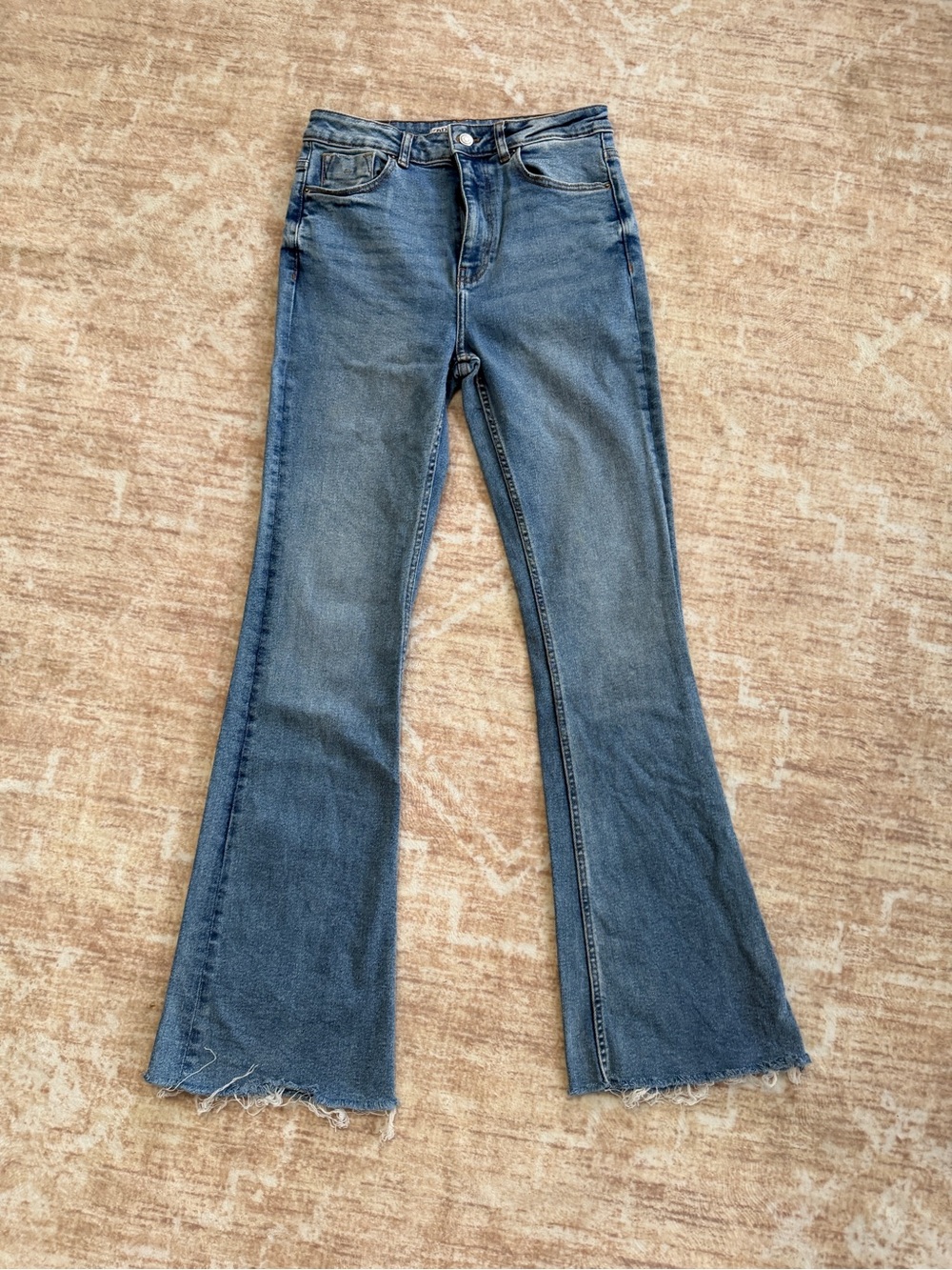 Zara High Rise Flared Bootcut Jeans Medium Wash Raw Edge Size 6 / EUR 38